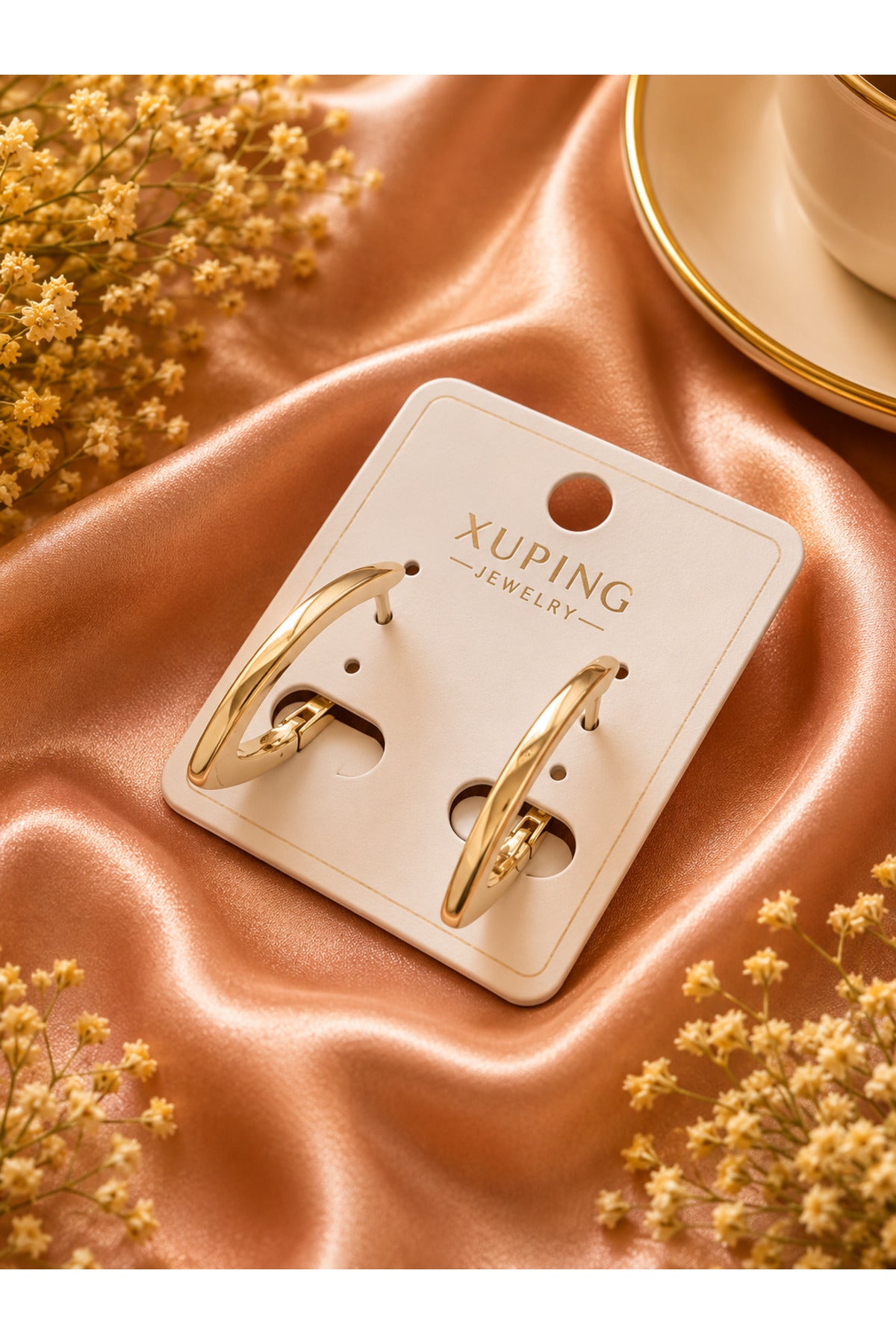 Gold Renk Oval Halka Küpe – Minimal ve Şık Kadın Küpe