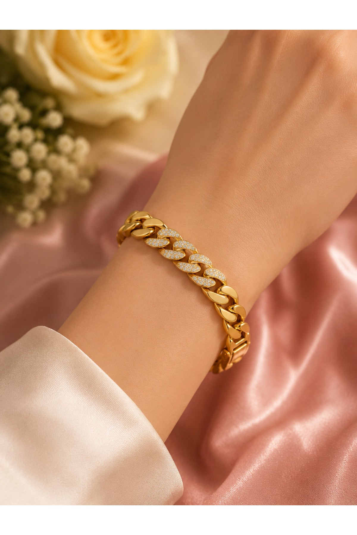Taş Detaylı Gold Renk Kalın Zincir Kadın Bileklik – Şık ve Modern Tasarım