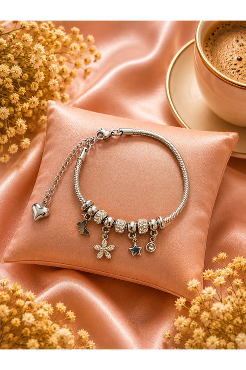 Charm Detaylı Kadın Bileklik – Yıldız, Kalp ve Çiçek Figürlü Modern Bileklik